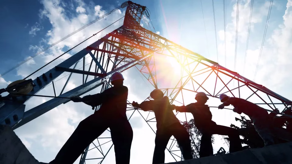 Sete em cada dez trabalhadores, uma fatia de 70,1%, afirmam conseguir pagar suas contas essenciais nos últimos três meses com a renda auferida, incluindo gastos como moradia, educação, alimentação e saúde. Os dados são da Sondagem do Mercado de Trabalho de outubro, divulgada pelo Instituto Brasileiro de Economia da Fundação Getúlio Vargas (Ibre/FGV). FGV: 70,1% dos trabalhadores afirmam ganhar o suficiente para suas contas essenciais