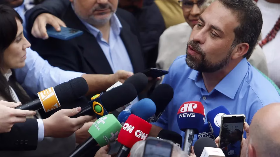 Fim da escala 6x1 deve aumentar produtividade, diz Boulos
