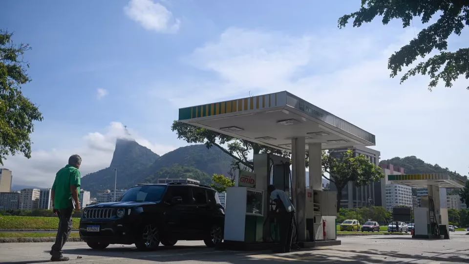 Reajuste De Mensalidades E Gasolina Pressionam Inflação Ao Consumidor No Igp-10 De Fevereiro