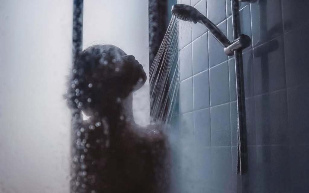 Banho em horário específico pode aumentar conta de luz? · Economia Real